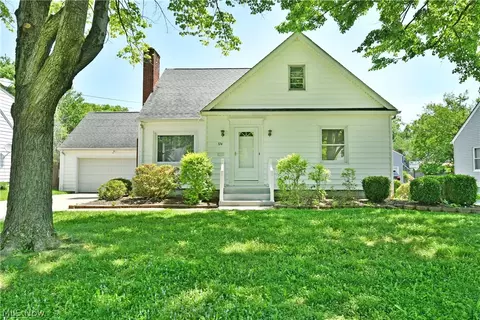 374 Adelaide Ave NE, Warren, OH 44483