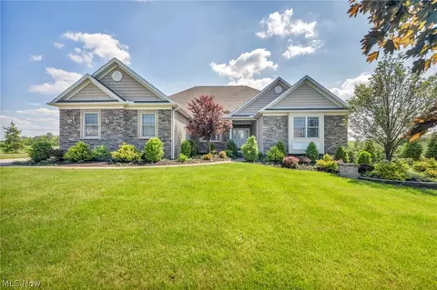 1381 Parkview Ln, Broadview Heights, OH 44147