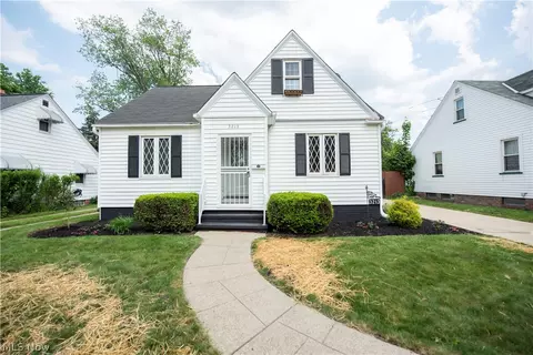 3213 Joslyn Rd, Cleveland, OH 44111