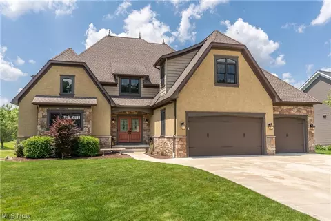 905 Duck Hollow Cir, North Canton, OH 44720
