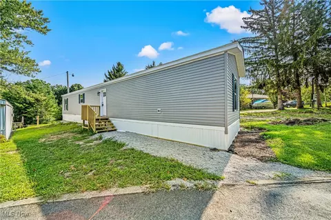 8323 Eagle Rd #29, Kirtland, OH 44094