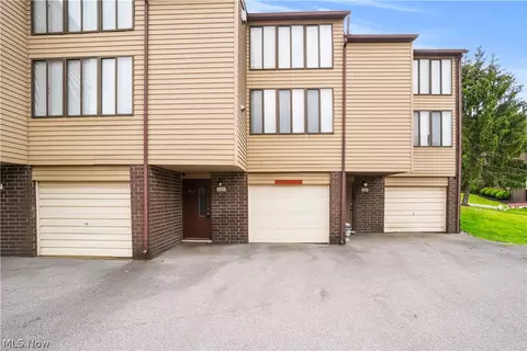 2105 Penguin Ave, Akron, OH 44319