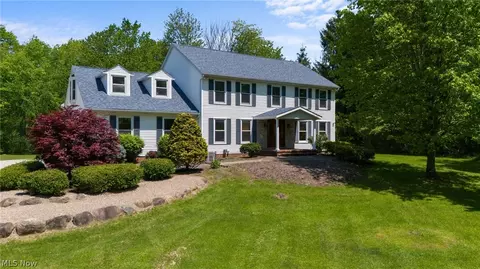 8580 Pine Hollow Dr, Novelty, OH 44072