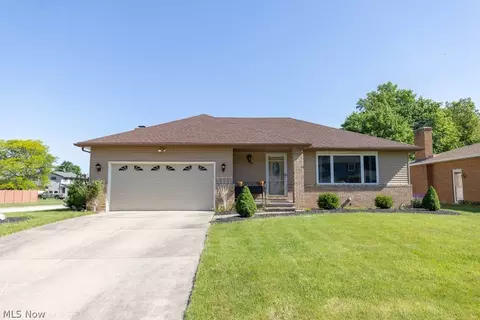 6500 Night Vista Dr, Parma, OH 44129