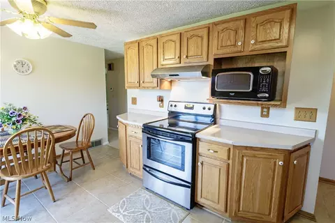 1420 Viola Pkwy NW, Canton, OH 44708 photo 7