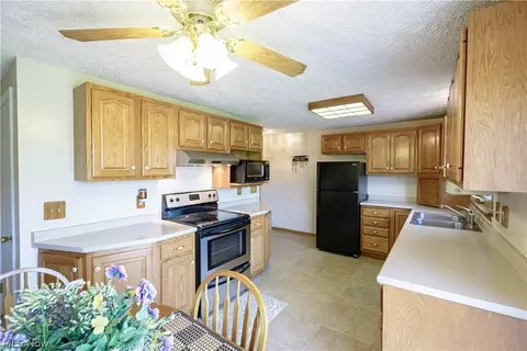 1420 Viola Pkwy NW, Canton, OH 44708 photo 5