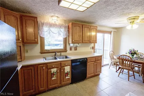 1420 Viola Pkwy NW, Canton, OH 44708 photo 8