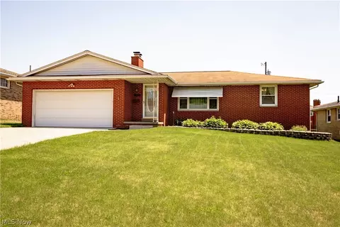 1420 Viola Pkwy NW, Canton, OH 44708