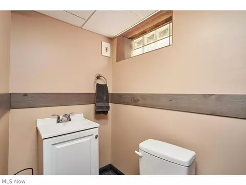 Bath - 5902 Pelham Dr, Parma, OH 44134 photo 2 of 2