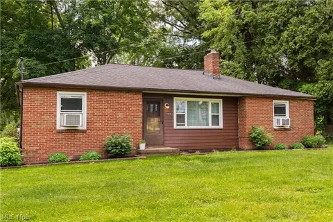 1012 Robinson Ave, Barberton, OH 44203