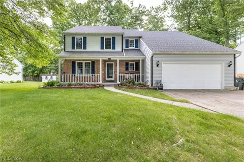 840 Hollyview Dr, Sheffield Lake, OH 44054