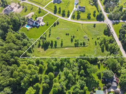 15470 Cypress Pond Ln, Russell, OH 44072
