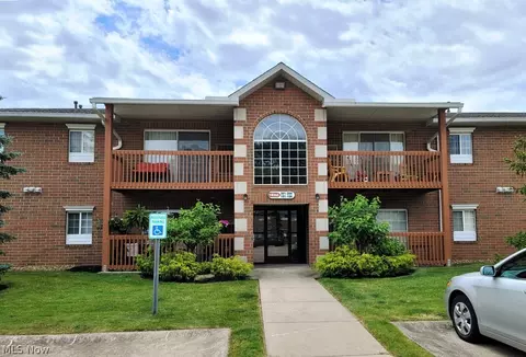 10365 Glenway Dr #102, Twinsburg, OH 44087