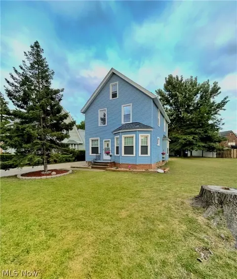18416 Lake Shore Blvd, Cleveland, OH 44119