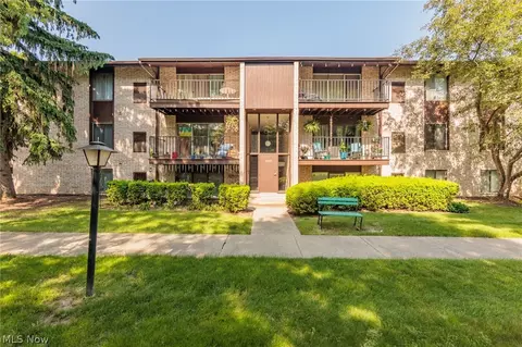 16435 Heather Ln #T304, Middleburg Heights, OH 44130