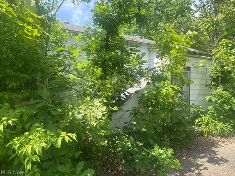 148 Morgan Ave, Elyria, OH 44035 photo 2