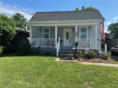 405 40th St, Vienna, WV 26105