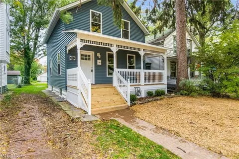 322 8th St, Elyria, OH 44035