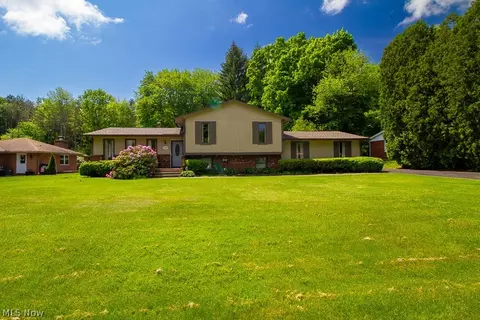 1898 Carlton Dr, Kent, OH 44240