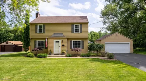 2261 Coral Sea Dr, Youngstown, OH 44511