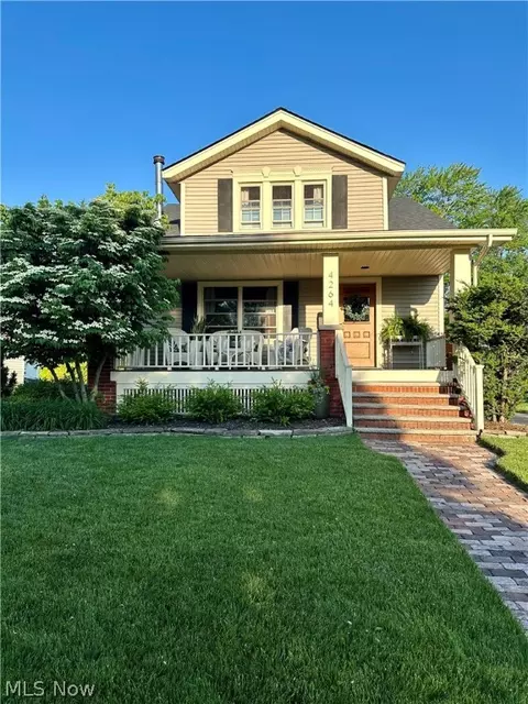 4264 W 227th St, Fairview Park, OH 44126