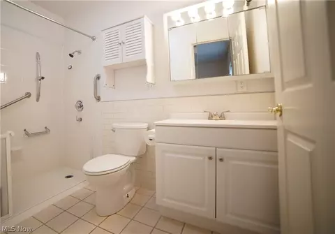 Bath - 3626 Silvieus St, Ashtabula, OH 44004 photo 1 of 2