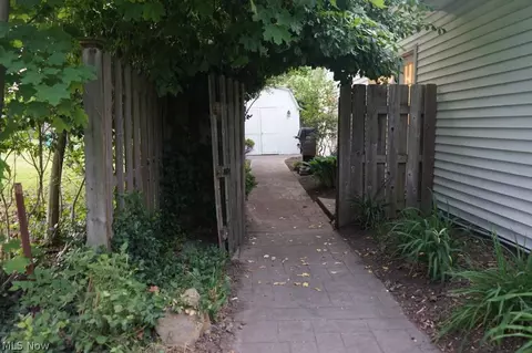 Exterior - 3626 Silvieus St, Ashtabula, OH 44004 photo 2 of 7
