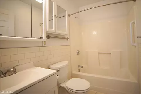 Bath - 3626 Silvieus St, Ashtabula, OH 44004 photo 2 of 2