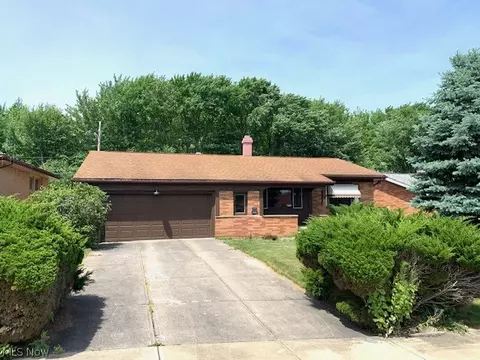 6282 Jamestown Dr, Parma, OH 44134