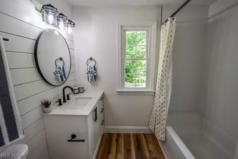 Bath - 836 Eaglenest Ave, Akron, OH 44303 photo 4 of 4