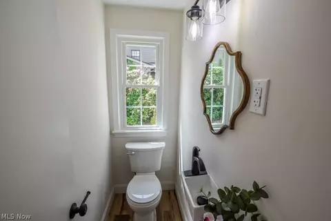 Bath - 836 Eaglenest Ave, Akron, OH 44303 photo 1 of 4