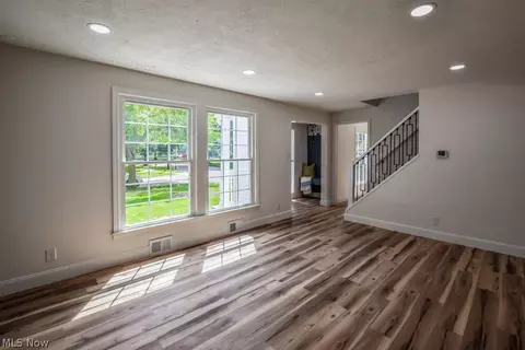 Living - 836 Eaglenest Ave, Akron, OH 44303 photo 2 of 5