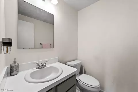 1200 Pinecrest Pl, Willoughby, OH 44094 photo 4