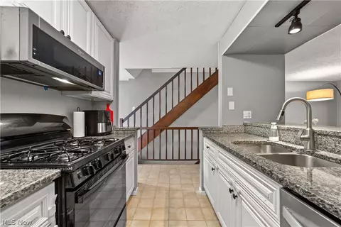 1200 Pinecrest Pl, Willoughby, OH 44094 photo 8