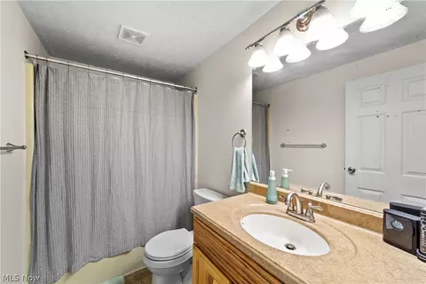 1200 Pinecrest Pl, Willoughby, OH 44094 photo 18
