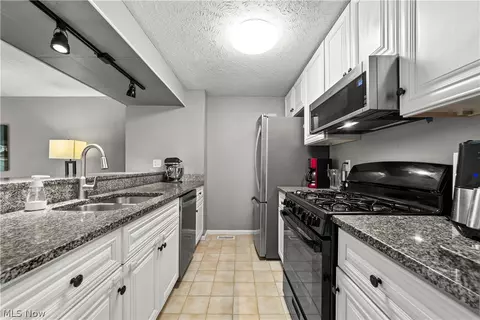 1200 Pinecrest Pl, Willoughby, OH 44094 photo 6