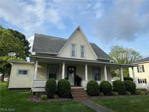 321 Maple St SW, Sugarcreek, OH 44681