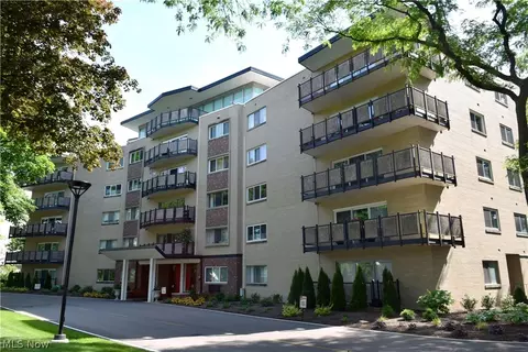 255 N Portage Path #316, Akron, OH 44303