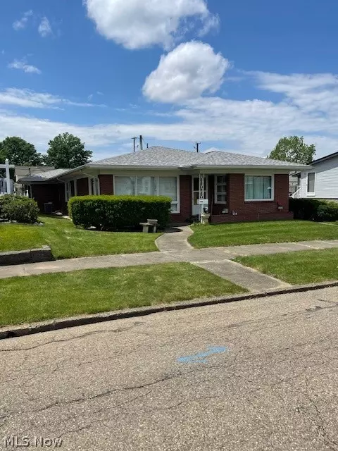 1002 N Main St, Uhrichsville, OH 44683