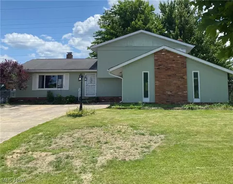 13911 Bennington Blvd, Middleburg Heights, OH 44130