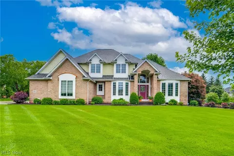 2813 Carrington St NW, North Canton, OH 44720