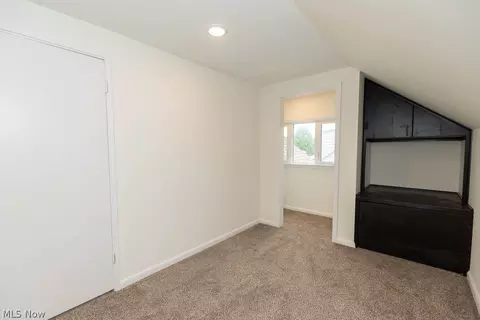 Bedroom - 33665 Baldwin Rd, Solon, OH 44139 photo 2 of 5
