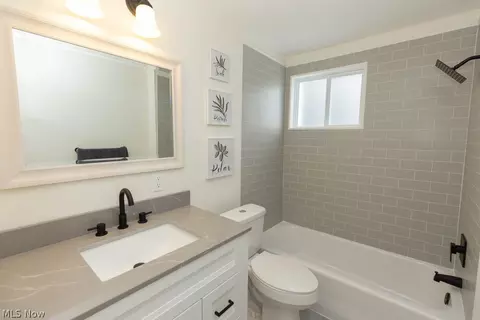 Bath - 33665 Baldwin Rd, Solon, OH 44139 photo 3 of 4