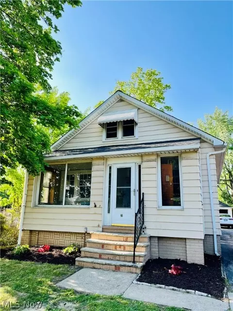 21 Forbes Rd, Bedford, OH 44146