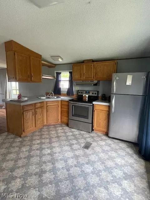 524 E State St, Newcomerstown, OH 43832 photo 8