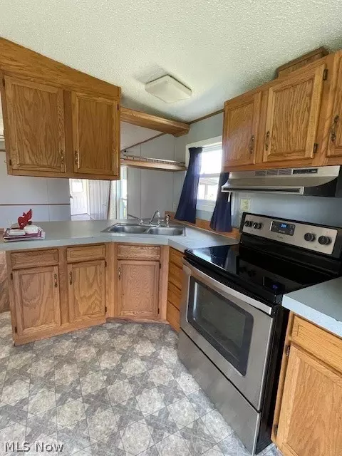524 E State St, Newcomerstown, OH 43832 photo 10