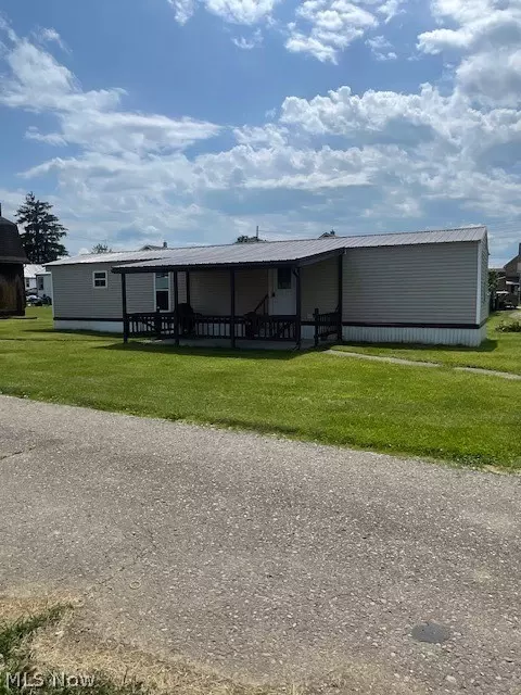 524 E State St, Newcomerstown, OH 43832 photo 11