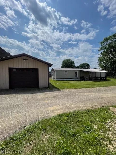 524 E State St, Newcomerstown, OH 43832 photo 3