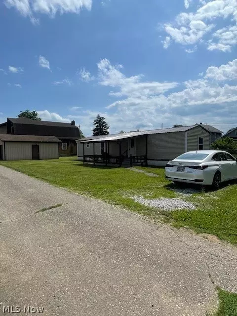 524 E State St, Newcomerstown, OH 43832