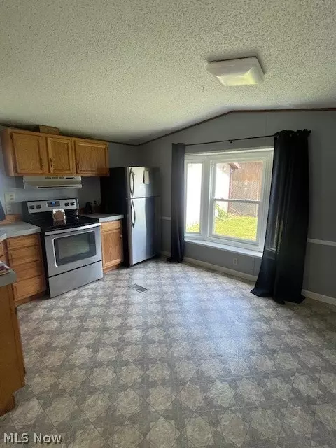 524 E State St, Newcomerstown, OH 43832 photo 7